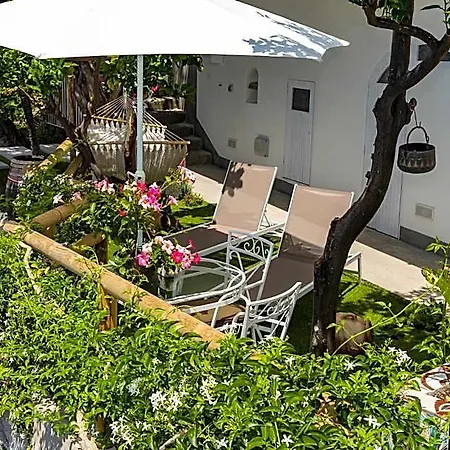 Nina Bed & Breakfast 4*