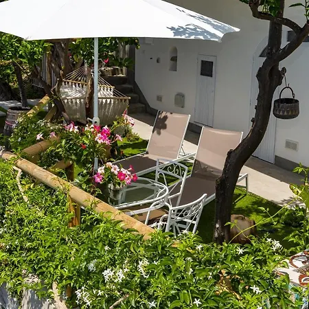 Nina Bed and Breakfast 4*